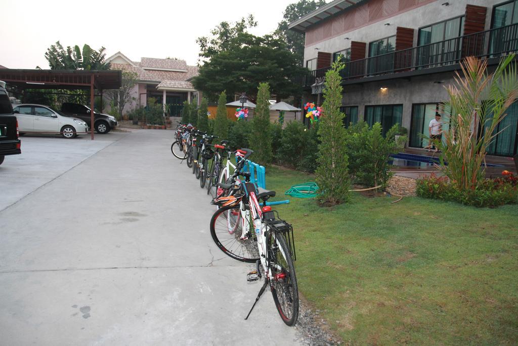 The Bike Loft Family Hostel Хуа Хин Экстерьер фото